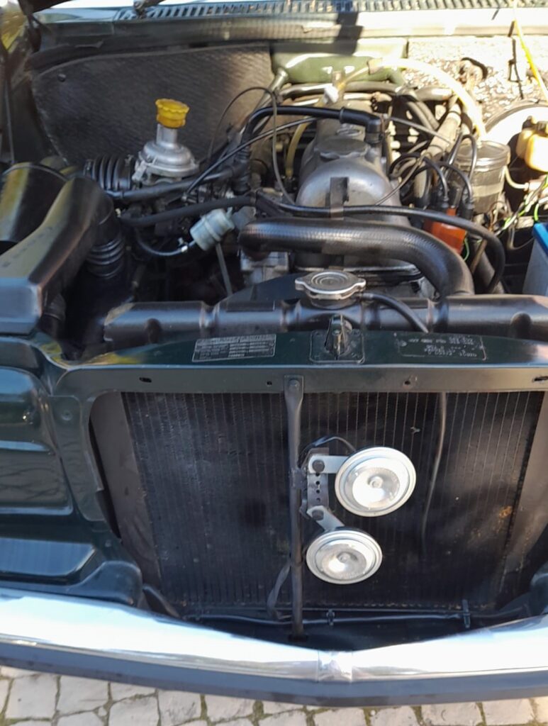 Mercedes-Benz W115/8 220