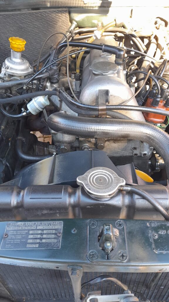 Mercedes-Benz W115/8 220