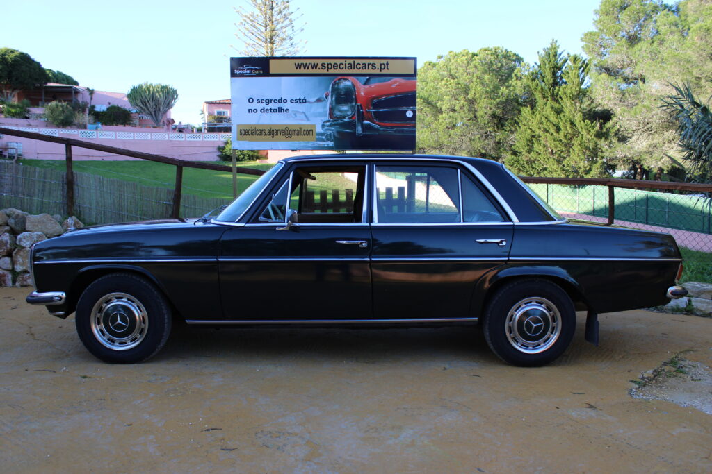 Mercedes-Benz W115/8 220