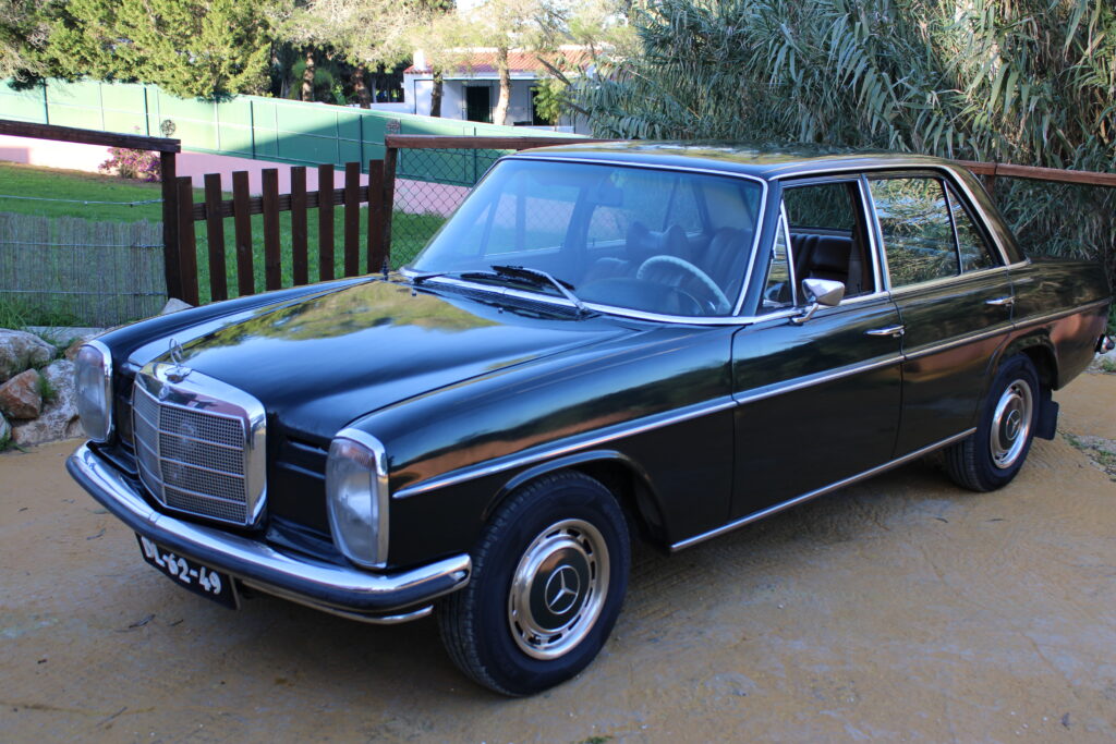 Mercedes-Benz W115/8 220