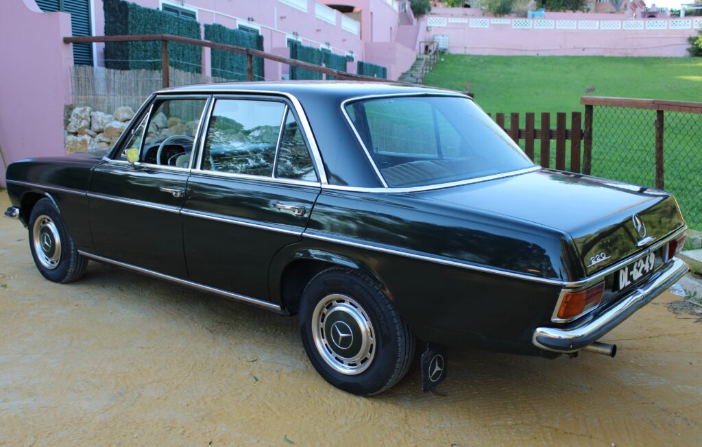 Mercedes-Benz W115/8 220
