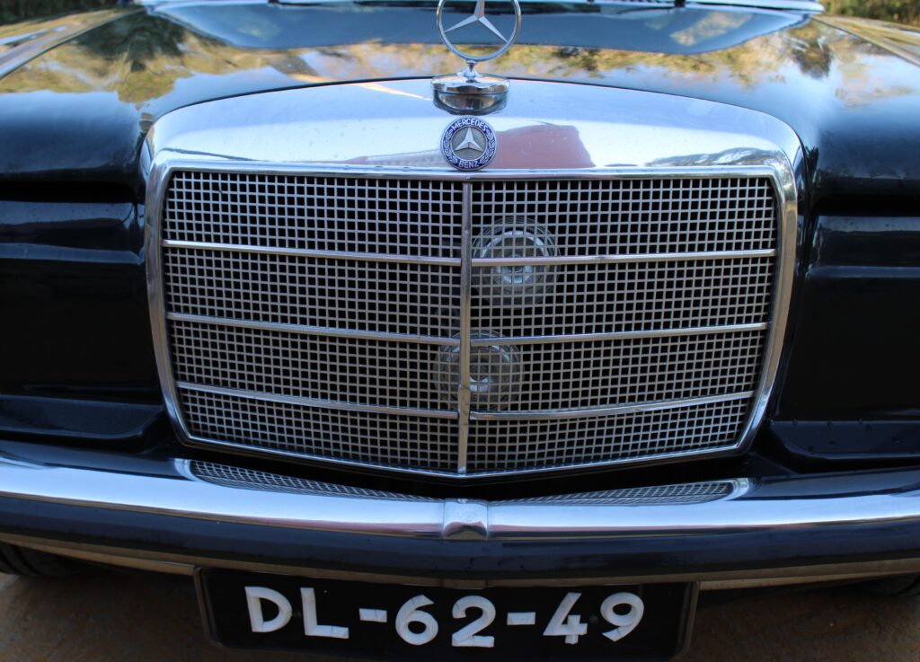 Mercedes-Benz W115/8 220