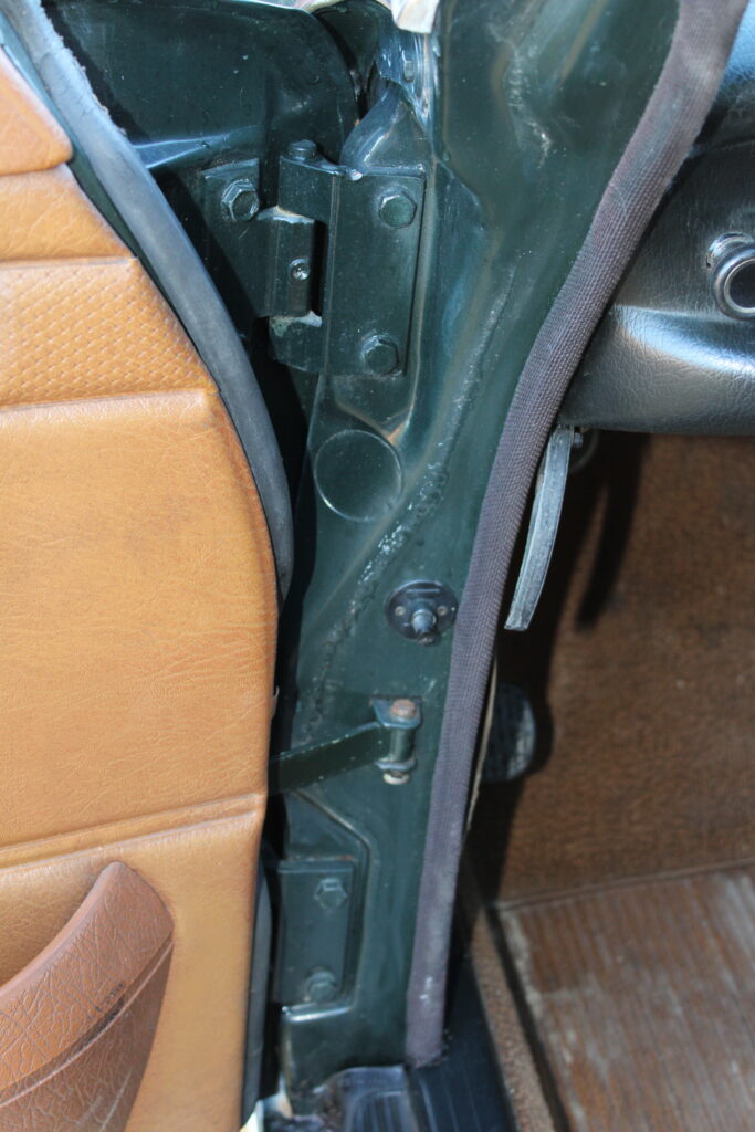 Mercedes-Benz W115/8 220