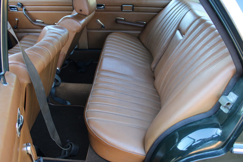 Mercedes-Benz W115/8 220